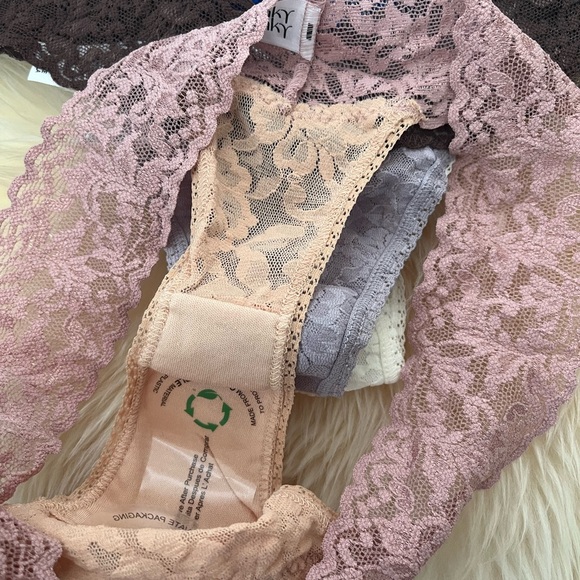 NIB Hanky Panky Signature set of three stretch-lace low-rise thongs $85 - Picture 8 of 9